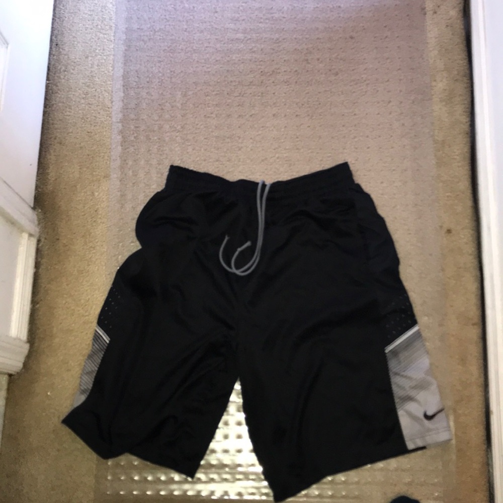 Nike shorts - Picture 2 of 7